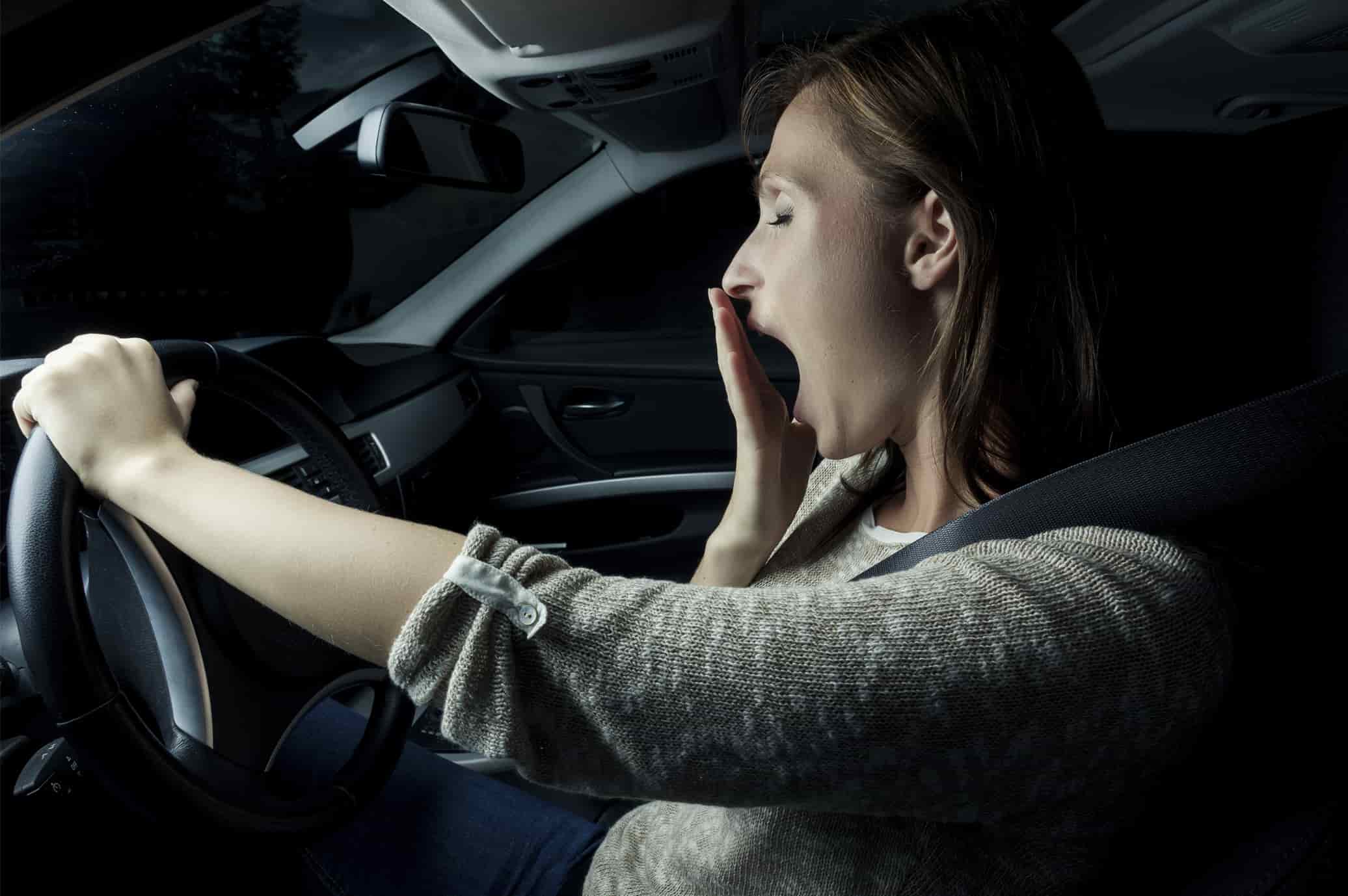 Perigos ao dirigir com sono